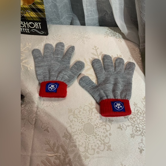 Nickelodeon Paw Patrol Beanie and Gloves - Picture 6 of 7